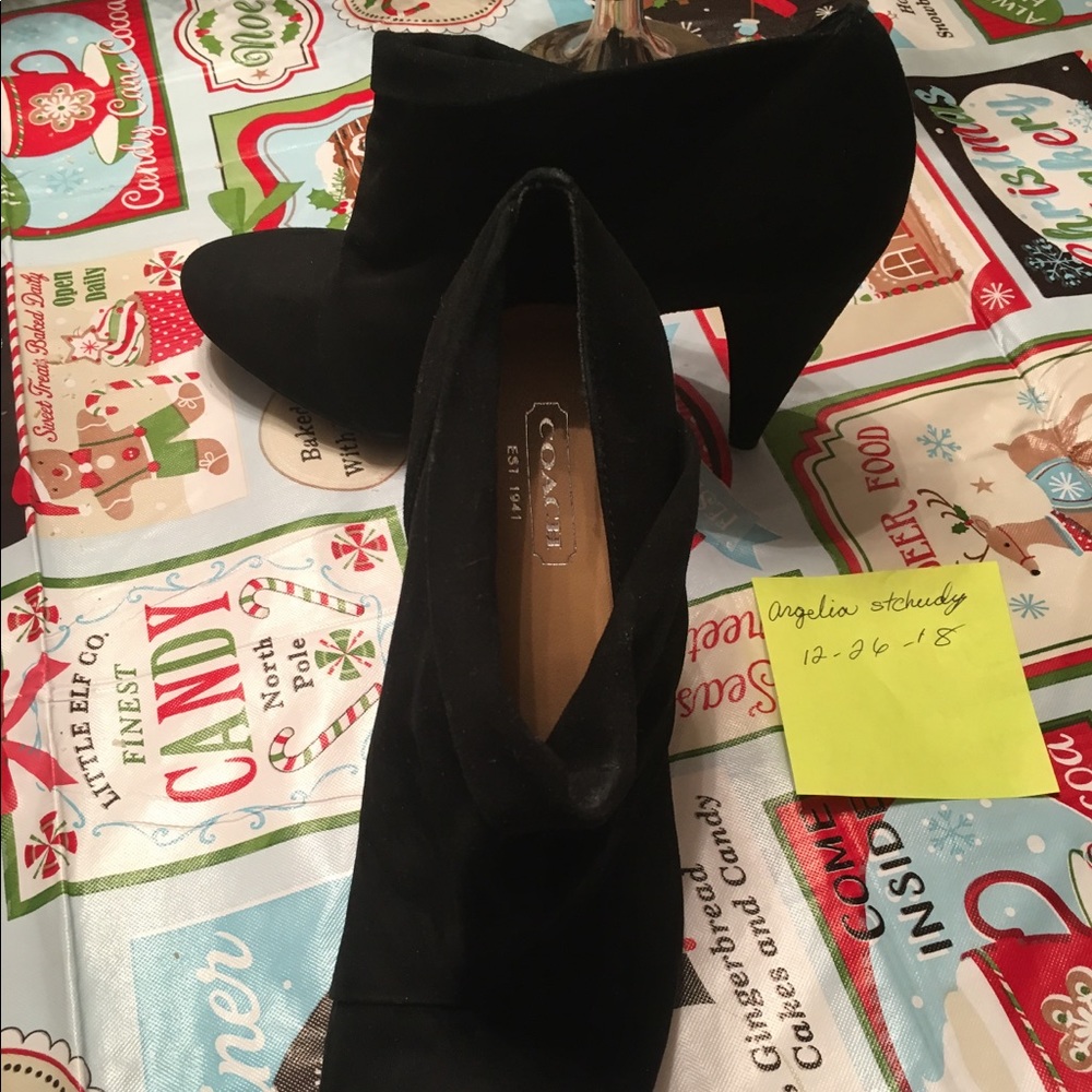 FREE SHIPPING 😍😍Brand new coach boots 7.5 no box